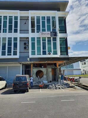 Front of property - OYO 89803 Tt99 Cozy Stay (Miri)