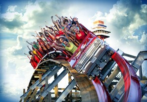 A roller coaster with passengers in motion. - Aloft by Marriott Dallas Arlington South (Arlington)