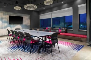 A modern conference room with a large table, chairs, and a sofa. - Aloft by Marriott Dallas Arlington South (Arlington)