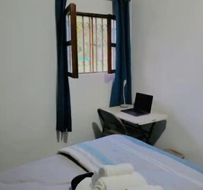 2 chambres, bureau, fer et planche Ă repasser, accĂšs au Wi-Fi (inclus)
