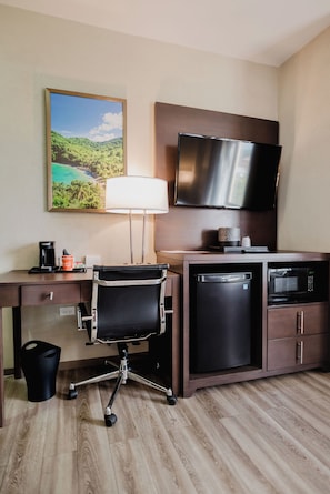 Habitación estándar, 1 cama King size, para no fumadores | Ropa de cama de alta calidad y escritorio