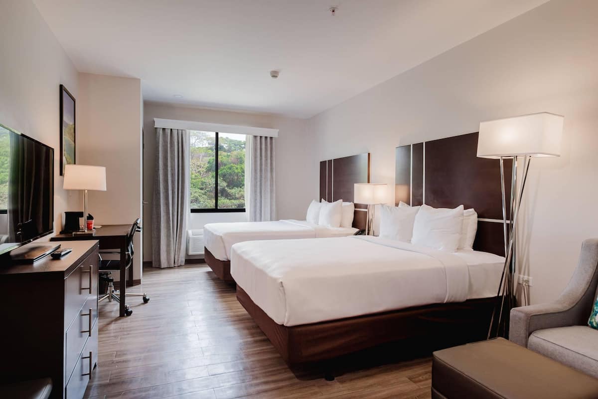 Ropa de cama de alta calidad y escritorio