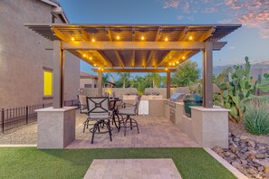 تناول الطعام بالخارج