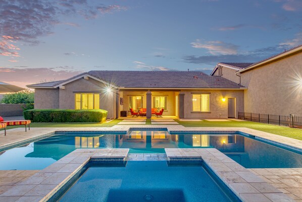 حمّام سباحة مُدفَّأ