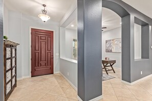 المنشأة من الداخل