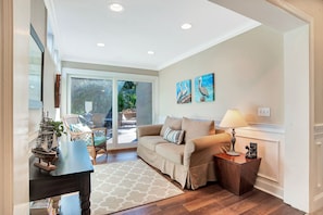 House, Multiple Beds, Pool Access, Pool View (6 Windjammer Court) | Living area | 40-inch TV with digital channels