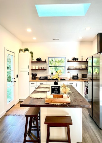 Fridge, microwave, oven, stovetop. Stylish Boutique Guest house in Winter Park