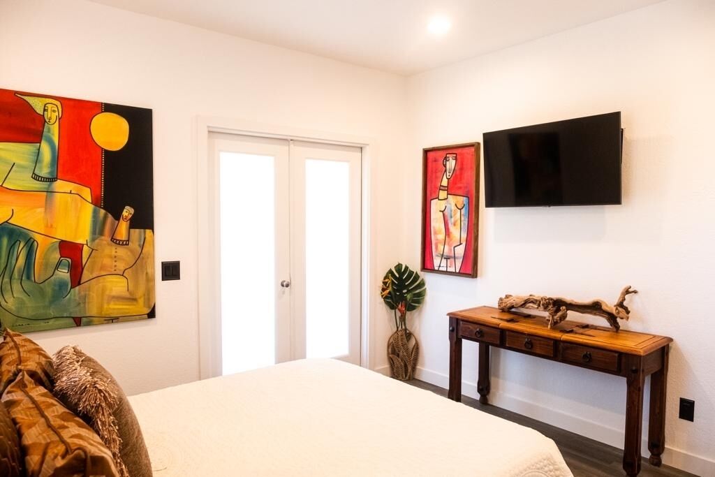 3 habitaciones, escritorio, tabla de planchar con plancha y wifi gratis 