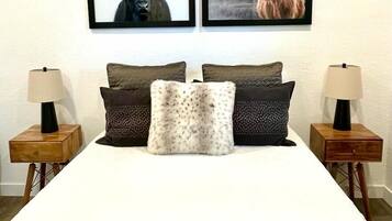 2 habitaciones, escritorio, tabla de planchar con plancha y wifi gratis