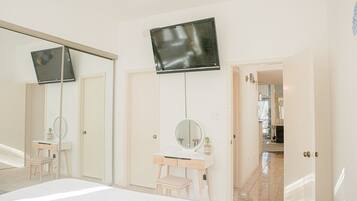 2 bedrooms, desk, iron/ironing board, free WiFi