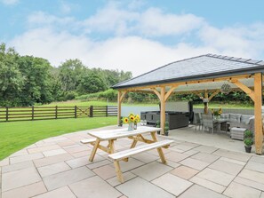 รับประทานอาหารกลางแจ้ง