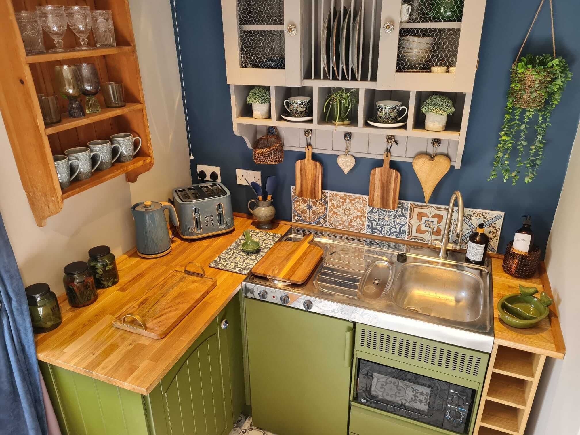 Apartment, Private Bathroom, Garden View (The Annexe) | Private kitchen