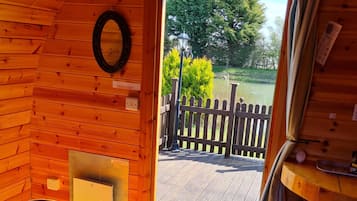 Panoramic Apartment, Lake View (Wren Glamping Pod ) | Interior