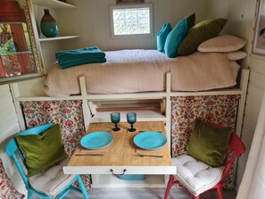 Traditionele kamer, en-suite badkamer, uitzicht op tuin (Daisy) | Dineren