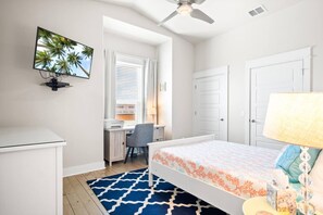 3 bedrooms, desk, free WiFi, bed sheets