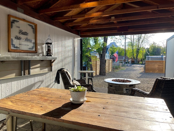 Outdoor dining