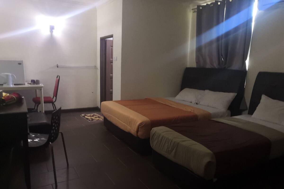 Habitación triple Deluxe | Wifi gratis y ropa de cama