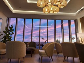 43-inch TV with digital channels - Hotel Don Pepo (Lobón)