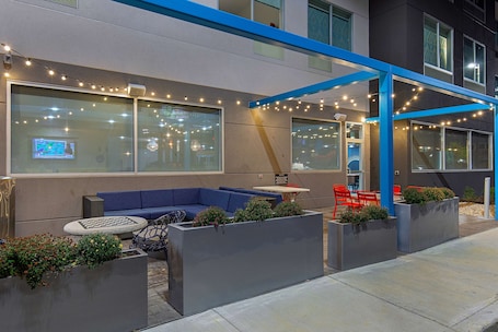 Terrace/patio. Tru by Hilton University Medical Center