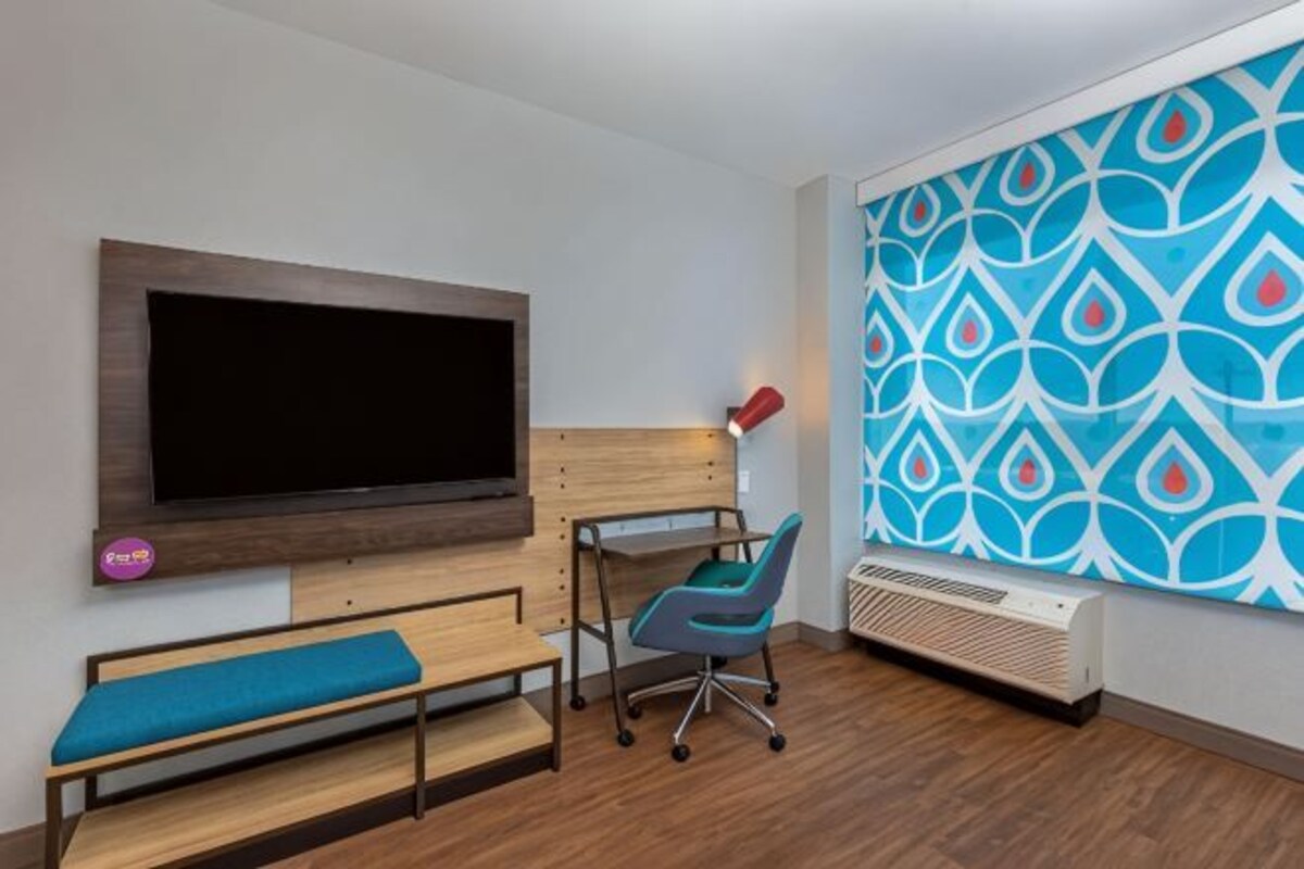 Guest Room With 1 King Bed And 3x3 Shower-Mobility Accessible