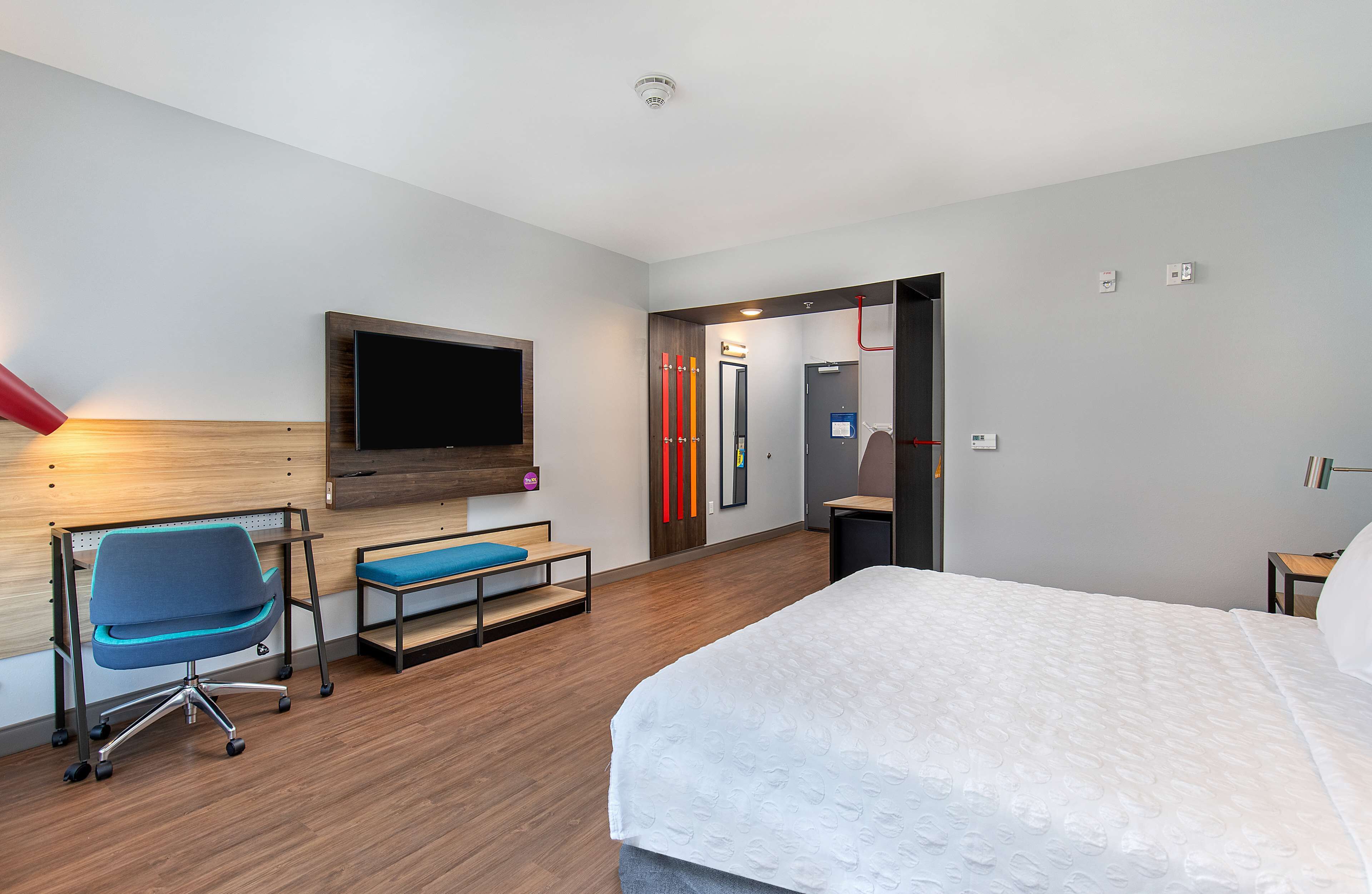 room, 1 king bed, accessible (roll-in shower) | desk, laptop workspace, blackout curtains, iron/ironing board