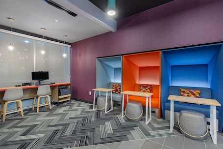 Meeting facility. Tru by Hilton University Medical Center