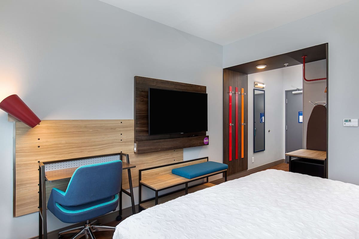 room, 1 king bed, accessible (hearing) | desk, laptop workspace, blackout curtains, iron/ironing board