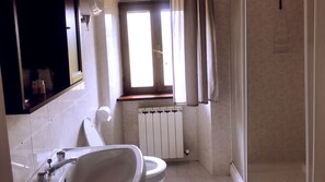 Bathroom - Pian D'isola Agriturismo (Costacciaro)