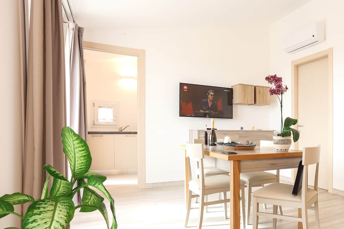One Bedroom Apartment | 2 bedrooms, bed sheets
