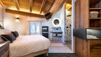 1 bedroom, premium bedding, down duvets, desk