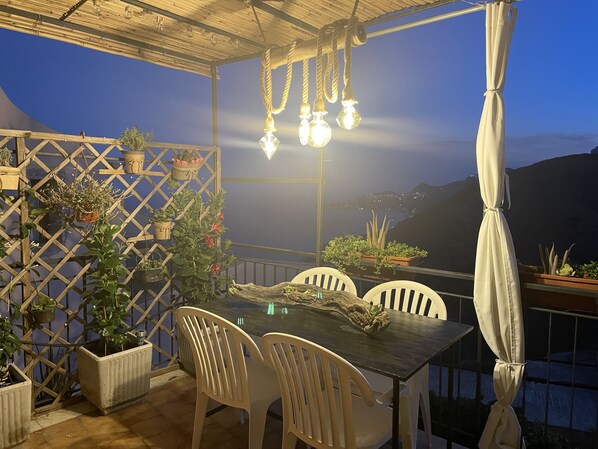 Outdoor dining - THE SECRET GARDEN (Forza d'Agrò)