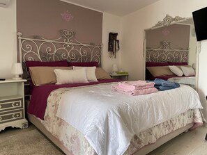 1 bedroom, in-room safe, desk, iron/ironing board - THE SECRET GARDEN (Forza d'Agrò)