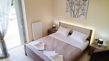 1 slaapkamer, een strijkplank/strijkijzer, gratis wifi, beddengoed