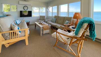 ํ๋
ธ๋ผ๋ฏน ์ฝํฐ์ง, ์นจ์ค 2๊ฐ, ๋ฐ๋ค ์ ๋ง | ๊ฑฐ์ค ๊ณต๊ฐ