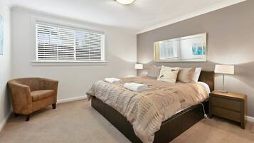 3 bedrooms, desk, iron/ironing board, travel cot