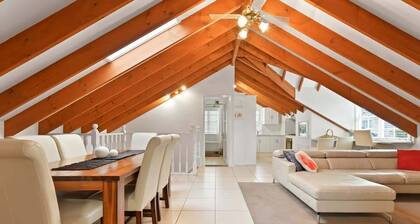 Peel St | Large Family Home, Walk to CBD