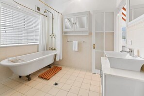 Bruser, hårtørrer, håndklæder