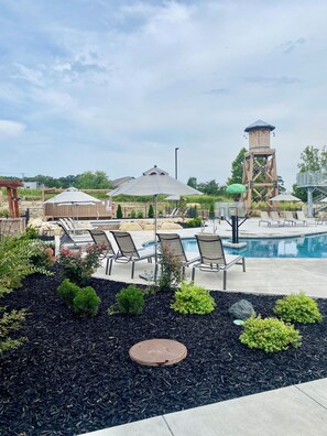Indoor pool, a heated pool - Yoo Hoo! Great Branson resort family value package. 3BD/3BA sleeps 12. (Branson)