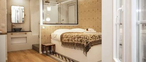 2 多间卧室、熨斗/熨衣板、WiFi、床单