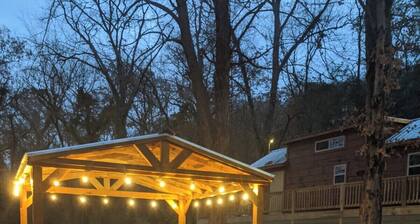 Maggie Cabin | Enjoy Nature from a Forest Hot Tub