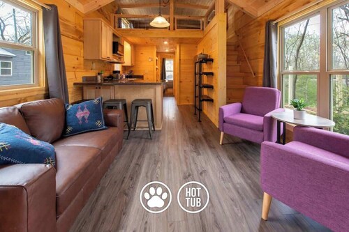 Maggie mountain charm close to downtown