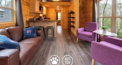 Maggie mountain charm close to downtown