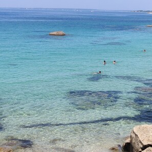 Una spiaggia nelle vicinanze