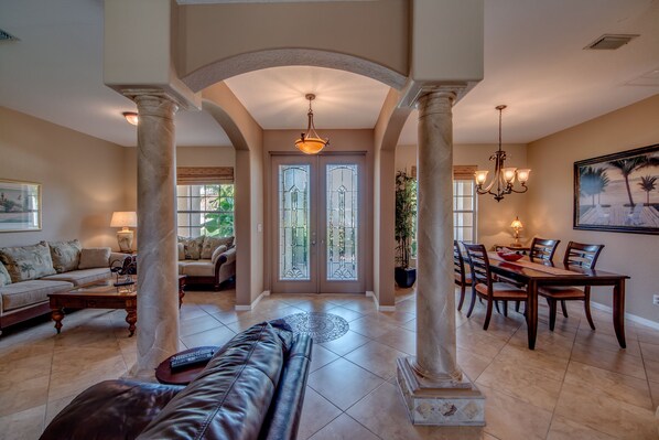 Smart-TV, Bücher, Stereoanlage