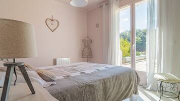 3 chambres, fer et planche Ă repasser, Wi-Fi gratuit, draps fournis