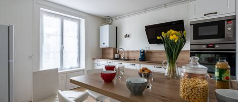 Réfrigérateur, micro-ondes, four, lave-vaisselle