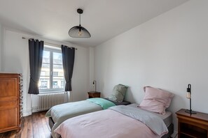 3 chambres, fer et planche à repasser, Wi-Fi gratuit, draps fournis
