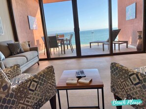 Een televisie en een kantoor