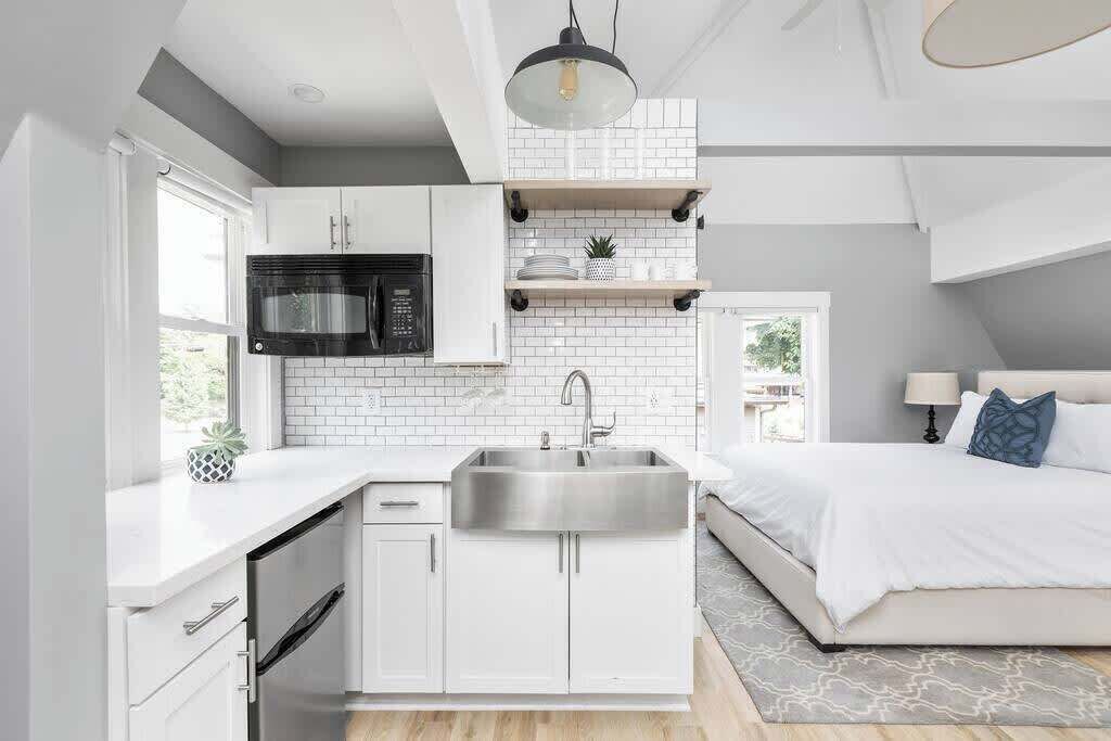 ثلاجة، ميكروويف، فرن، ماكينة لصنع القهوة/الشاي