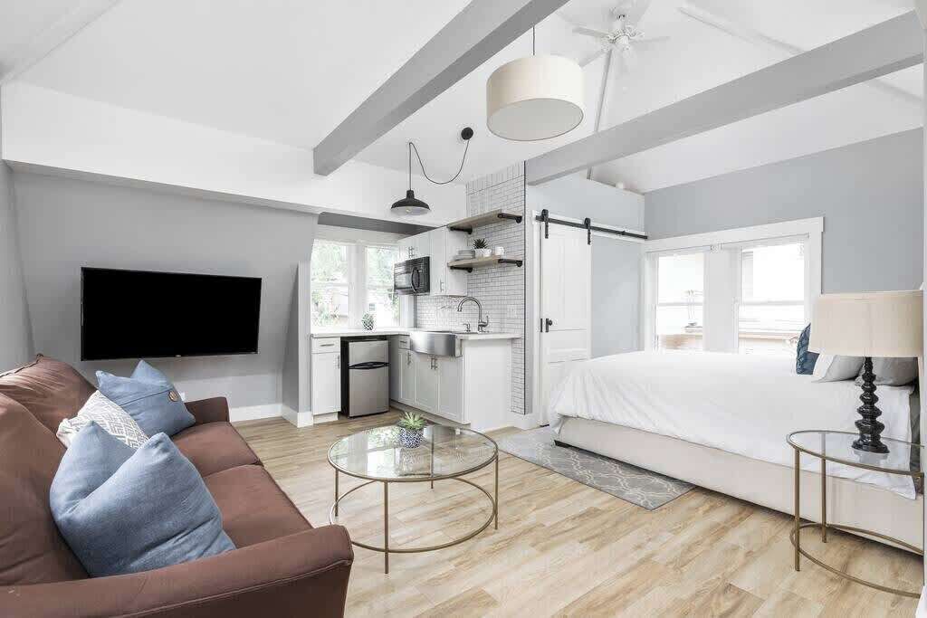 1 bedroom, desk, iron/ironing board, WiFi